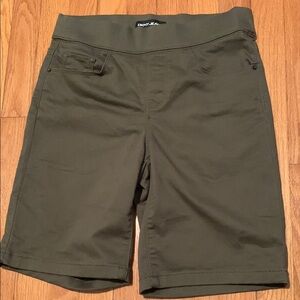 DKNY Jeans Pull On Bermuda Shorts Womans Small Green